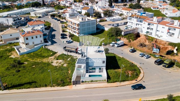 Image No.9-4 Bed House for sale