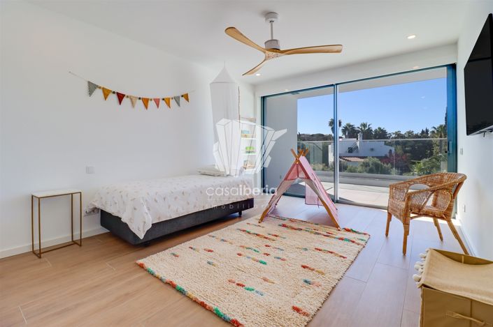 Image No.16-5 Bed House for sale