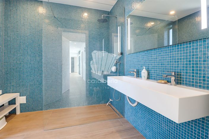 Image No.18-5 Bed House for sale