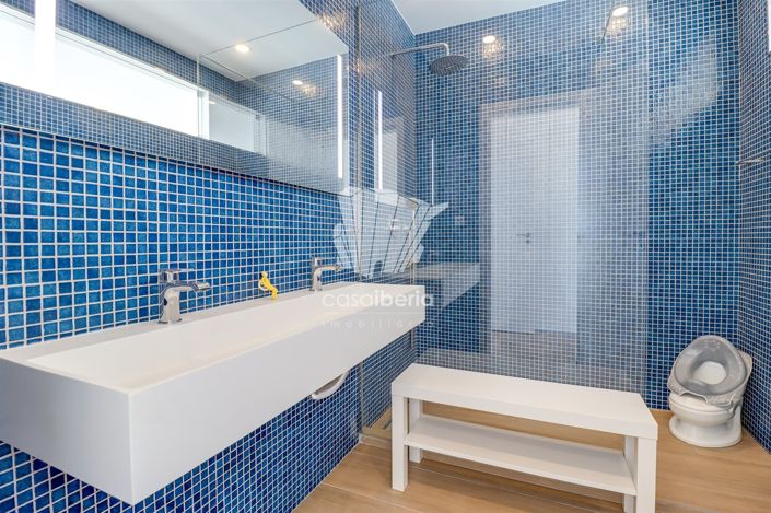 Image No.19-5 Bed House for sale