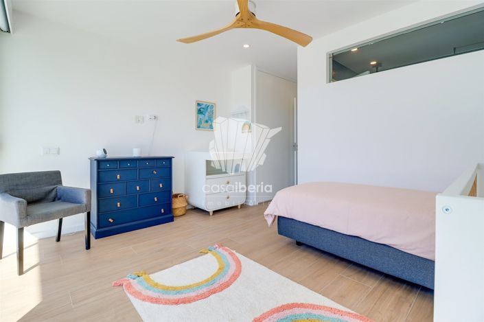 Image No.21-5 Bed House for sale