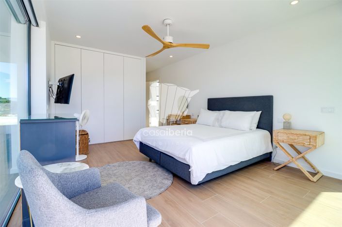 Image No.25-5 Bed House for sale