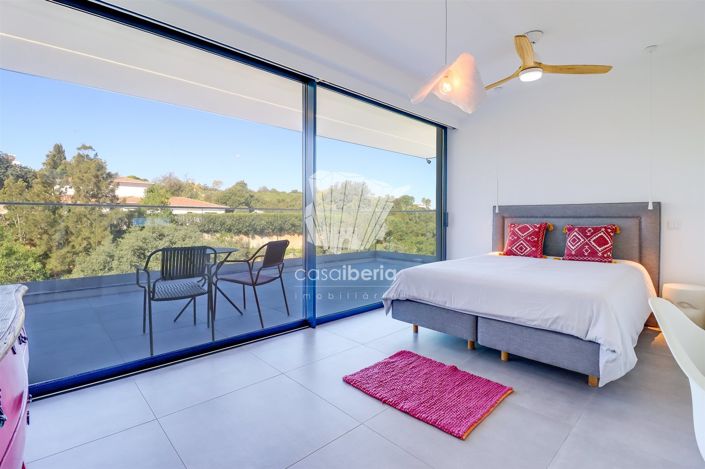 Image No.36-5 Bed House for sale