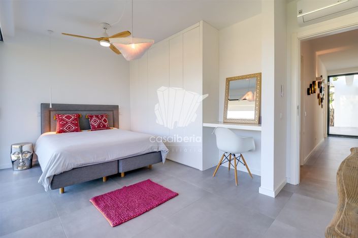 Image No.37-5 Bed House for sale