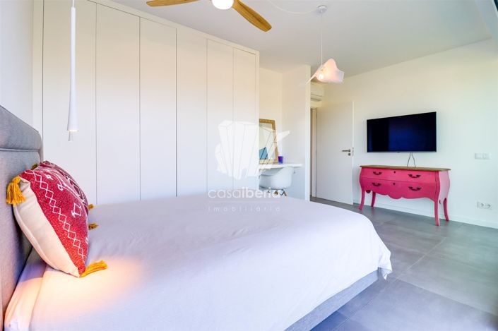 Image No.38-5 Bed House for sale