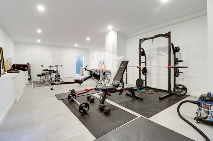 Image No.40-5 Bed House for sale