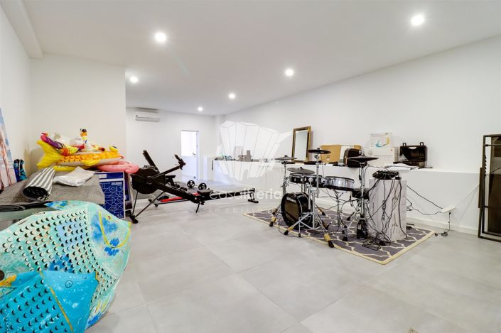 Image No.41-5 Bed House for sale