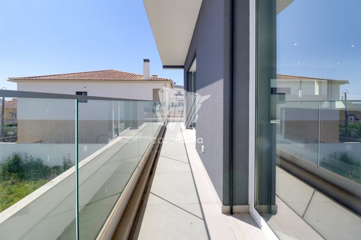 Image No.12-4 Bed House for sale