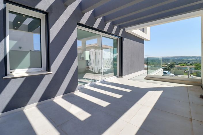 Image No.14-4 Bed House for sale