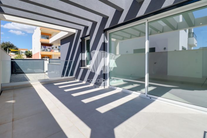 Image No.15-4 Bed House for sale