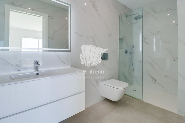 Image No.19-4 Bed House for sale