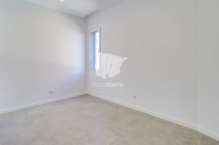 Image No.2-4 Bed House for sale