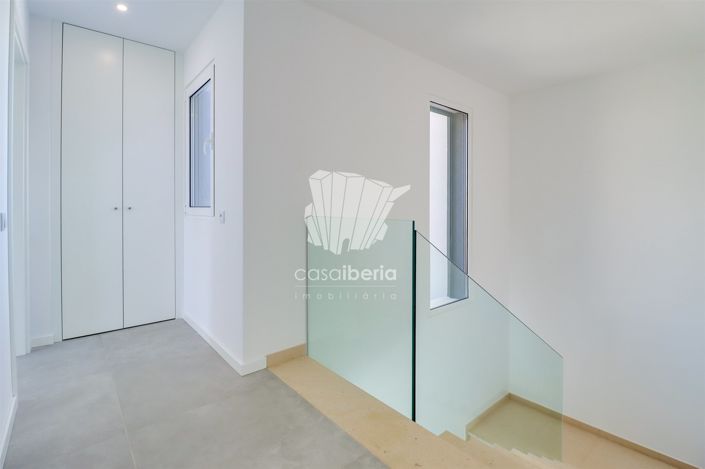 Image No.20-4 Bed House for sale