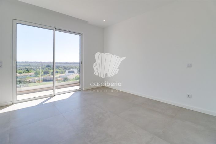 Image No.22-4 Bed House for sale