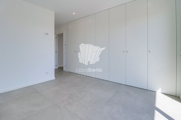 Image No.23-4 Bed House for sale