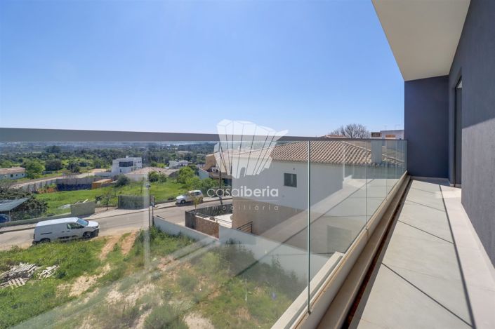 Image No.24-4 Bed House for sale