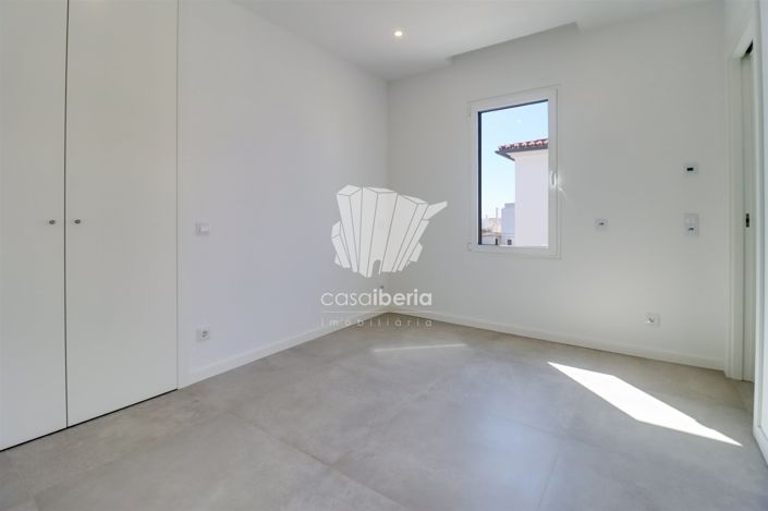 Image No.25-4 Bed House for sale