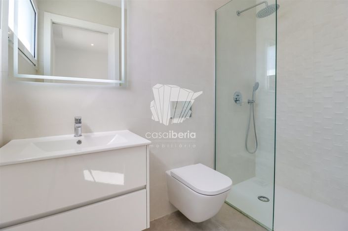 Image No.27-4 Bed House for sale