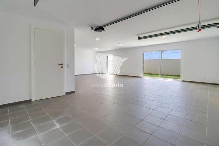 Image No.28-4 Bed House for sale