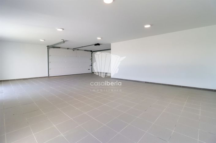 Image No.29-4 Bed House for sale