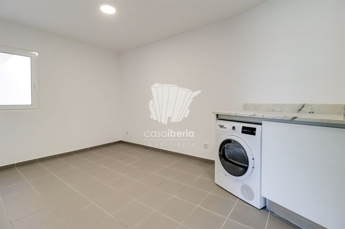 Image No.32-4 Bed House for sale