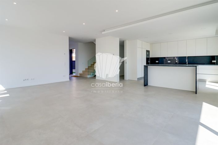 Image No.7-4 Bed House for sale