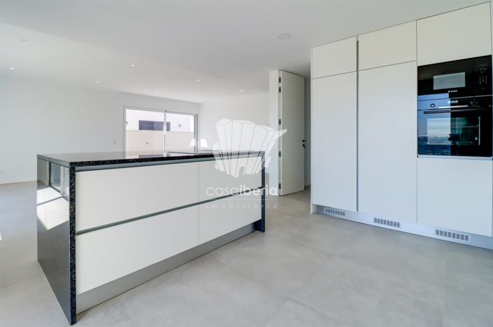 Image No.9-4 Bed House for sale