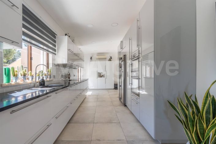 Image No.10-4 Bed House for sale