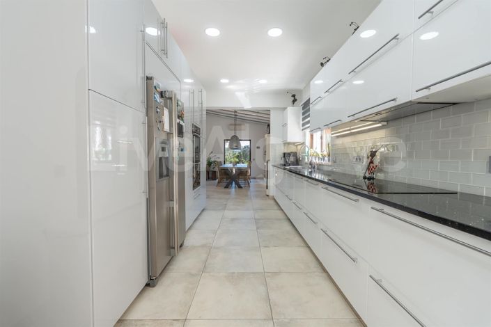 Image No.12-4 Bed House for sale