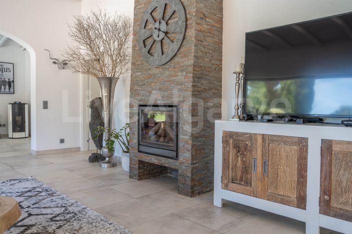 Image No.16-4 Bed House for sale