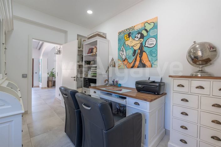 Image No.18-4 Bed House for sale