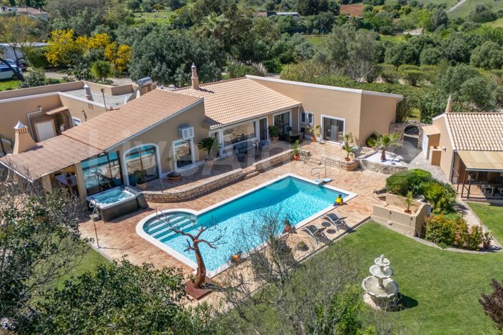 Image No.2-4 Bed House for sale