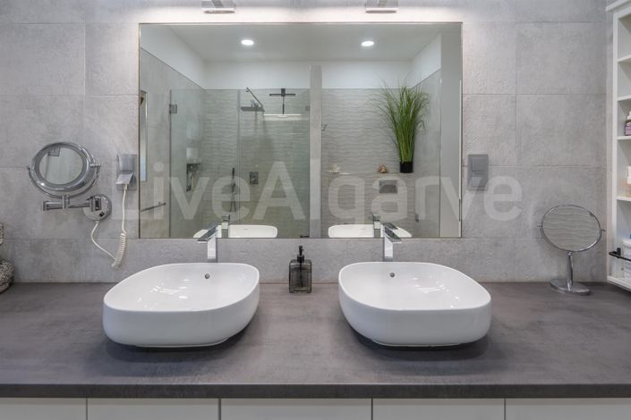 Image No.34-4 Bed House for sale