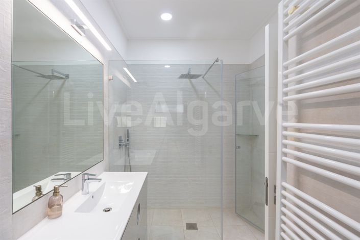 Image No.38-4 Bed House for sale