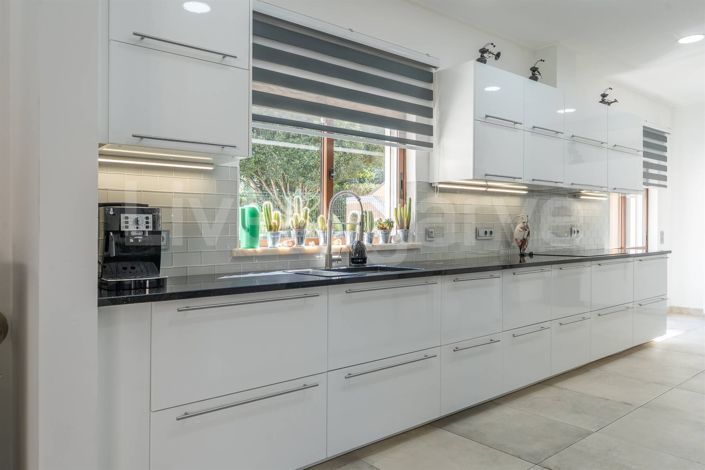 Image No.9-4 Bed House for sale