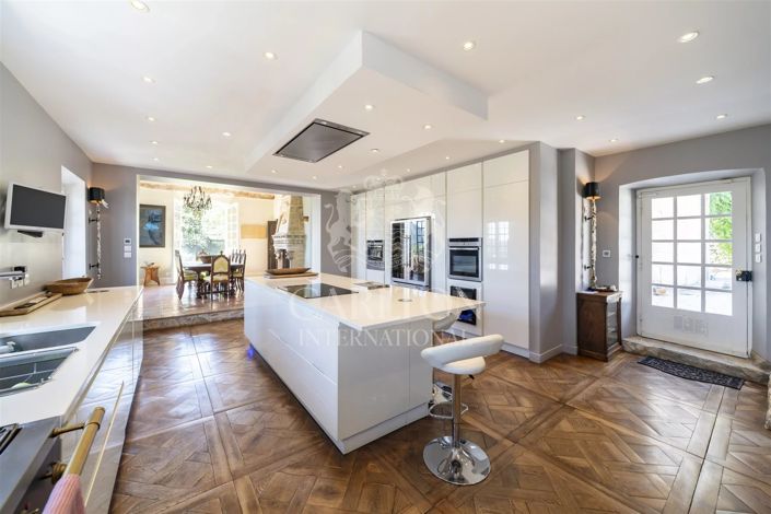 Image No.18-11 Bed House for sale