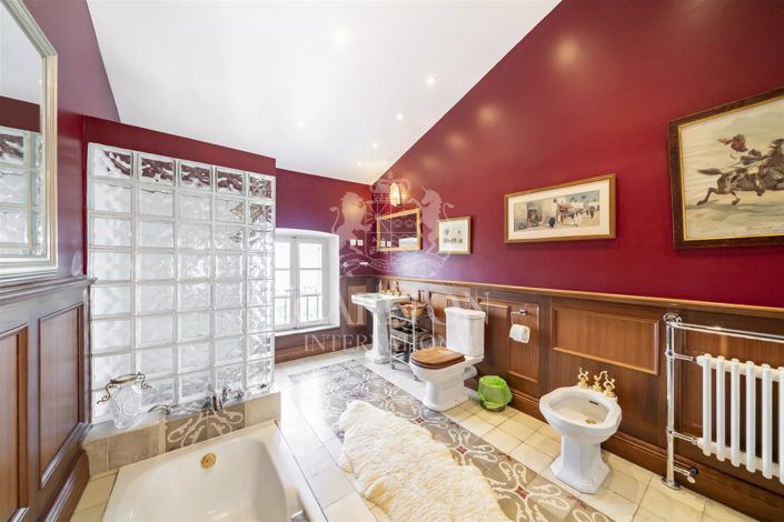 Image No.48-11 Bed House for sale