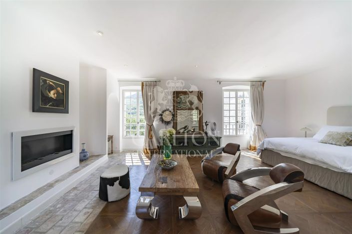 Image No.52-11 Bed House for sale