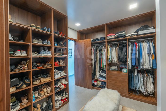 Image No.17-5 Bed House for sale