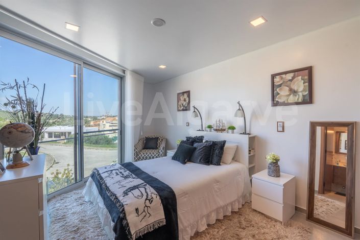 Image No.21-5 Bed House for sale