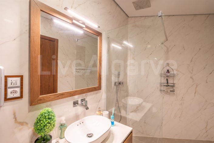 Image No.23-5 Bed House for sale