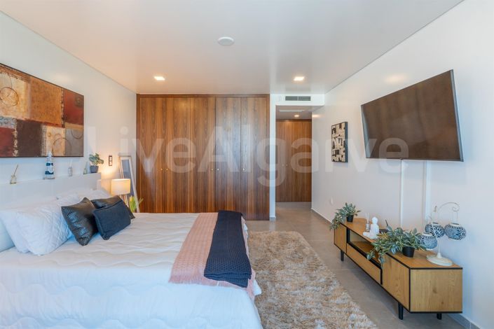 Image No.28-5 Bed House for sale