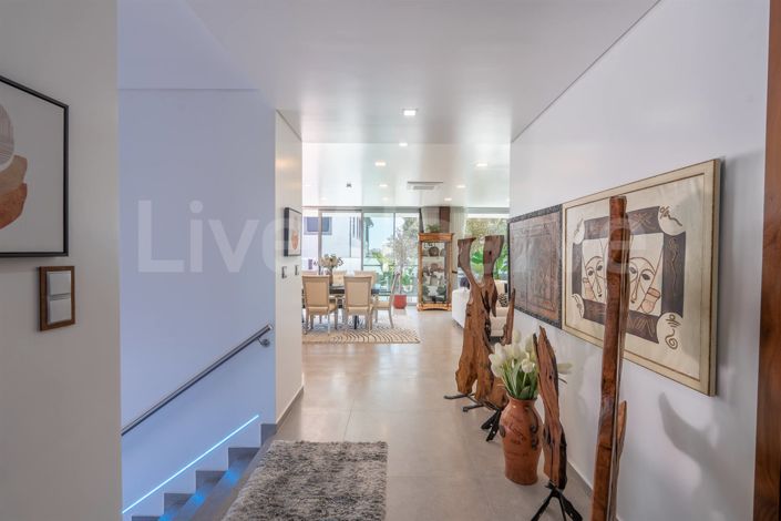 Image No.30-5 Bed House for sale