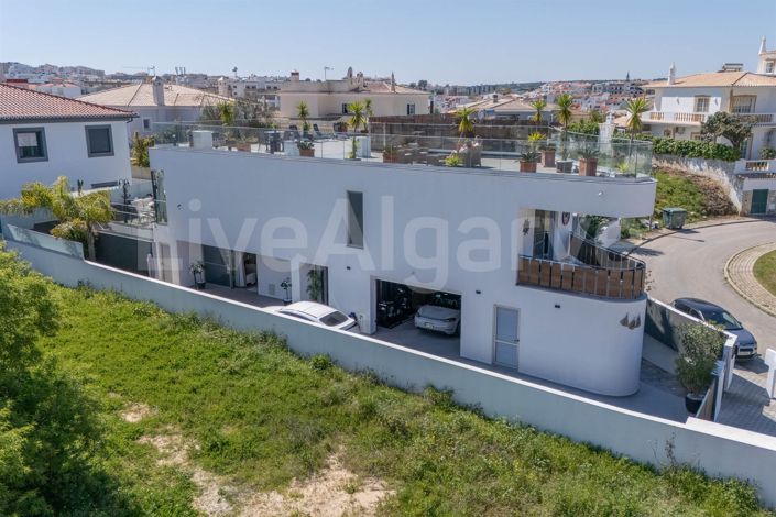 Image No.31-5 Bed House for sale