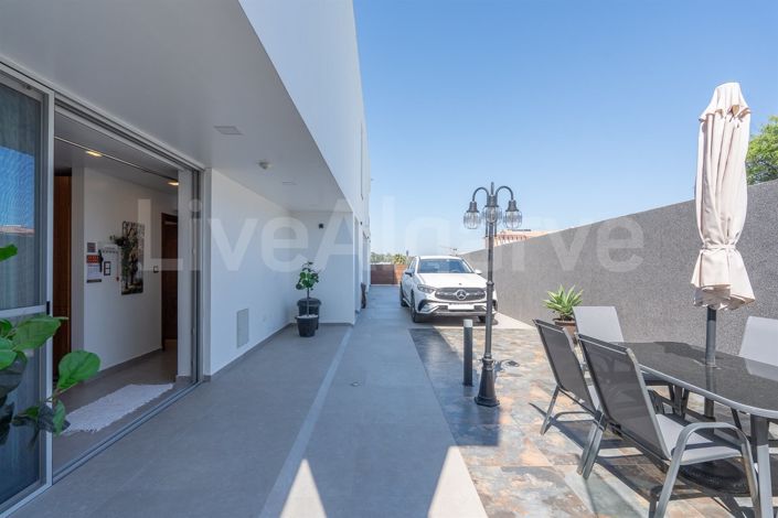 Image No.32-5 Bed House for sale