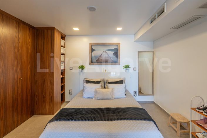 Image No.34-5 Bed House for sale