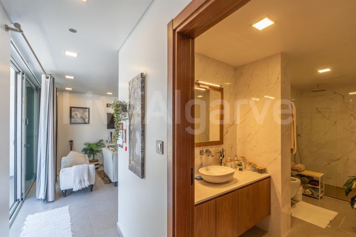 Image No.38-5 Bed House for sale