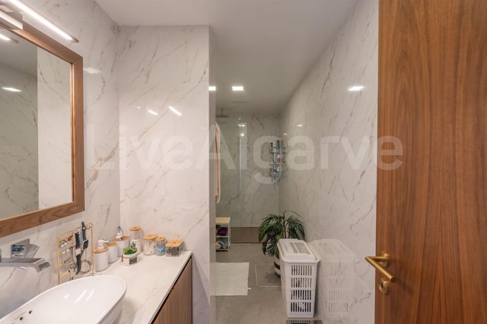 Image No.39-5 Bed House for sale