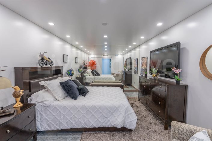 Image No.40-5 Bed House for sale