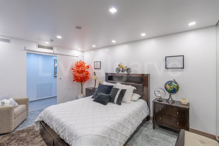 Image No.41-5 Bed House for sale